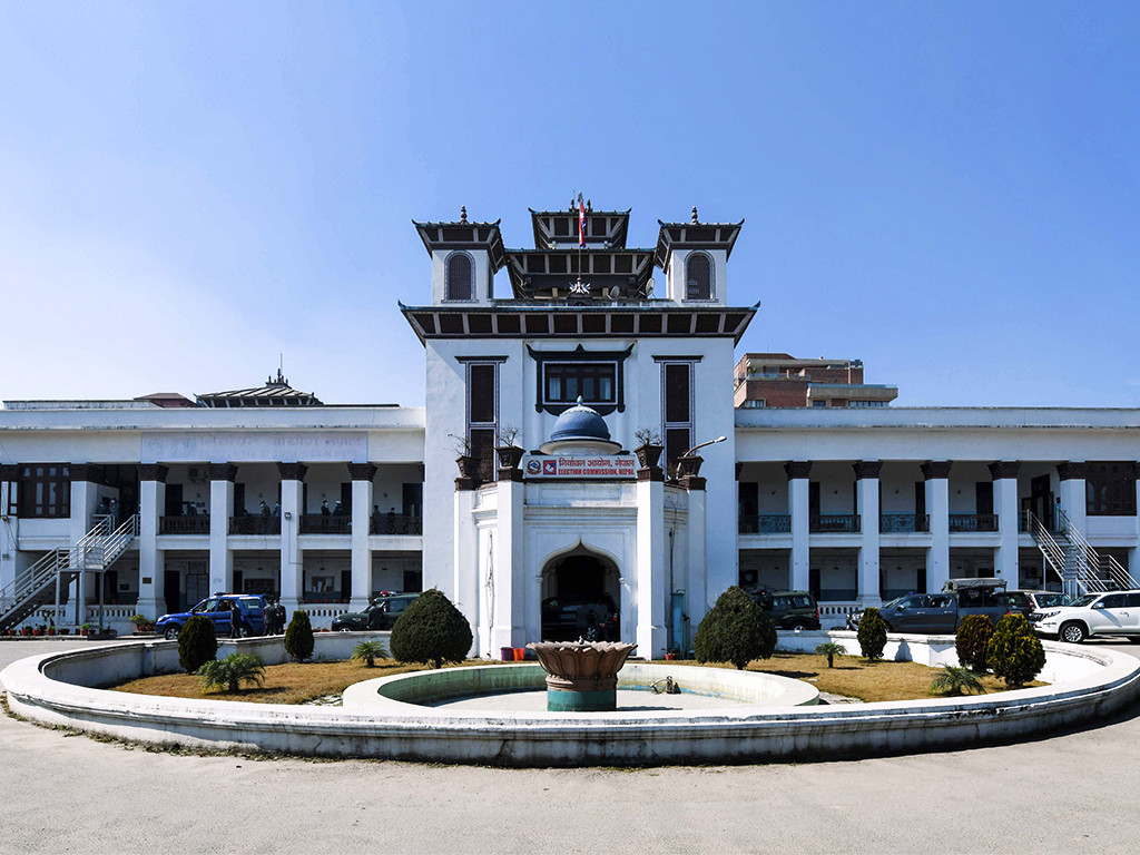 कर्णाली प्रदेशका १० जिल्लाका १२ निर्वाचन क्षेत्रमा मतपत्र पठाउन थालियो