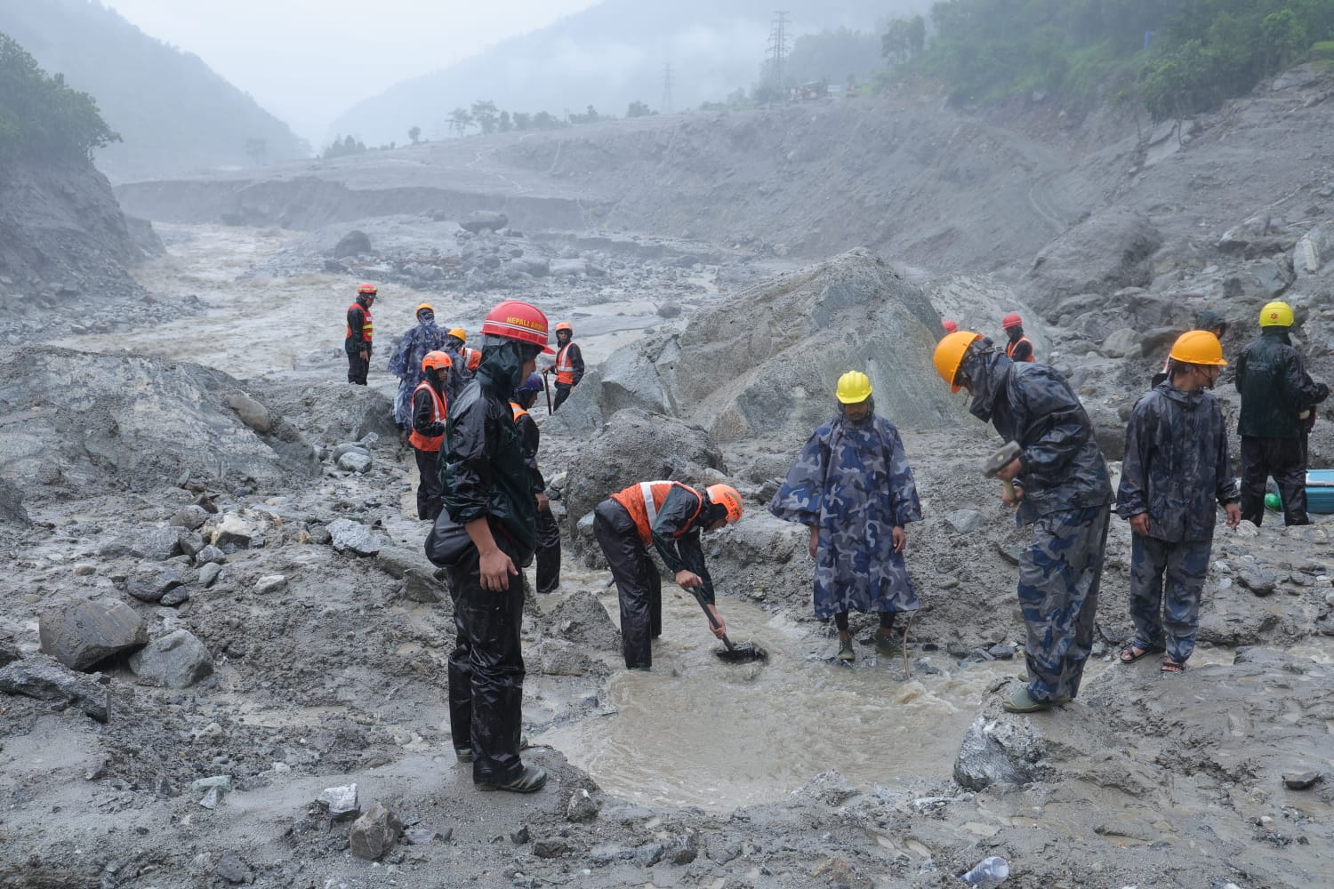 सेनाले ३४ जनाको जिवित उद्धार गर्‍यो, टनेल खुलाउने यस्तो छ प्रगति