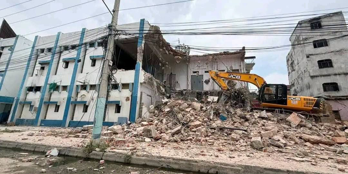 वीरगञ्जमा घर टहरा हटाउने काम अन्तिम चरणमा, बाँकी संरचनामा भोलि बिहानै डोजर चल्ने