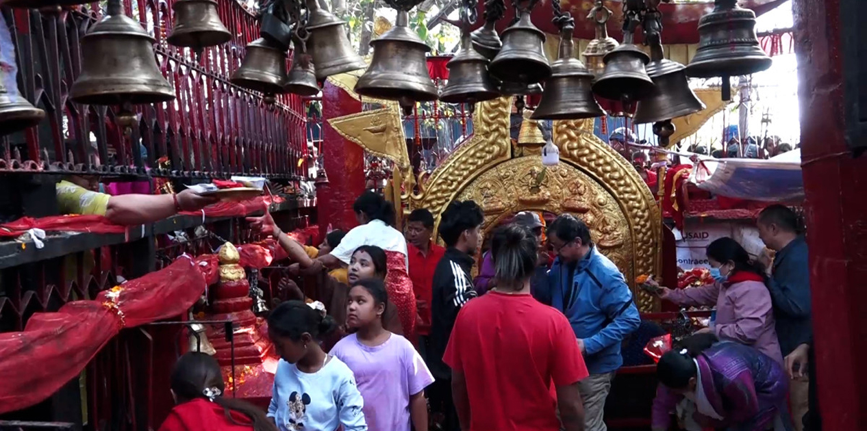 बडादसैँको महाष्टमी: भद्रकालीसहित देशभरका शक्ति पीठहरूमा श्रद्धालुको घुइँचो