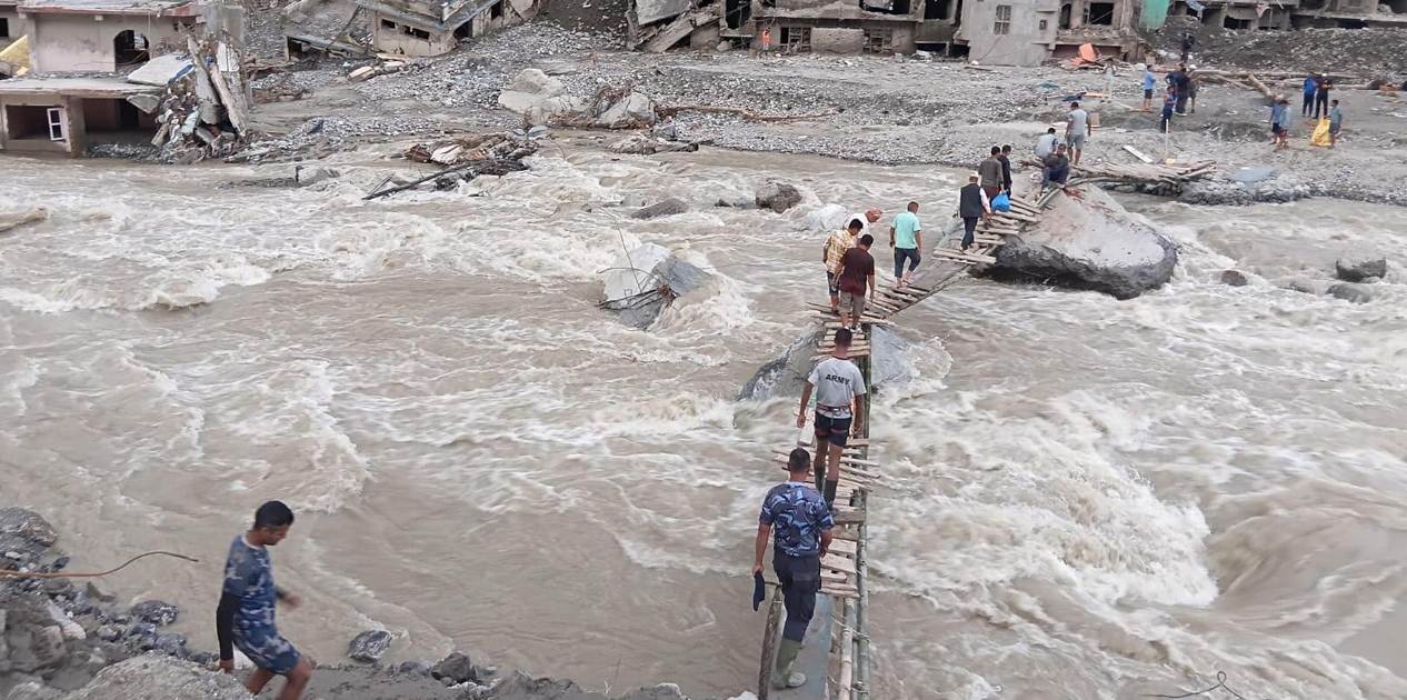 फलाखु खोलामा फड्के तथा स्याफ्रुबेँसीस्थित भोटेकोशी नदीमाथि तुइन निर्माण