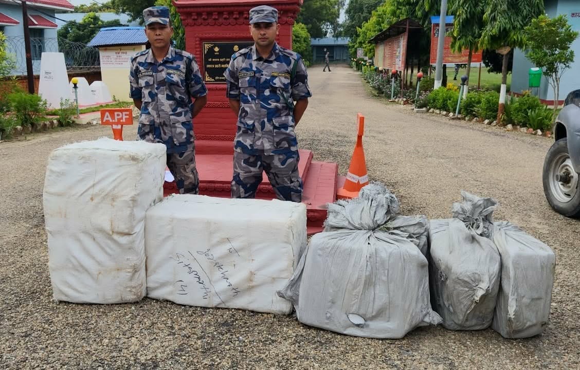 भारतबाट तस्करी हुँदै गरेको २ करोड ४० लाखको एयरपड्स सशस्त्रद्वारा बरामद