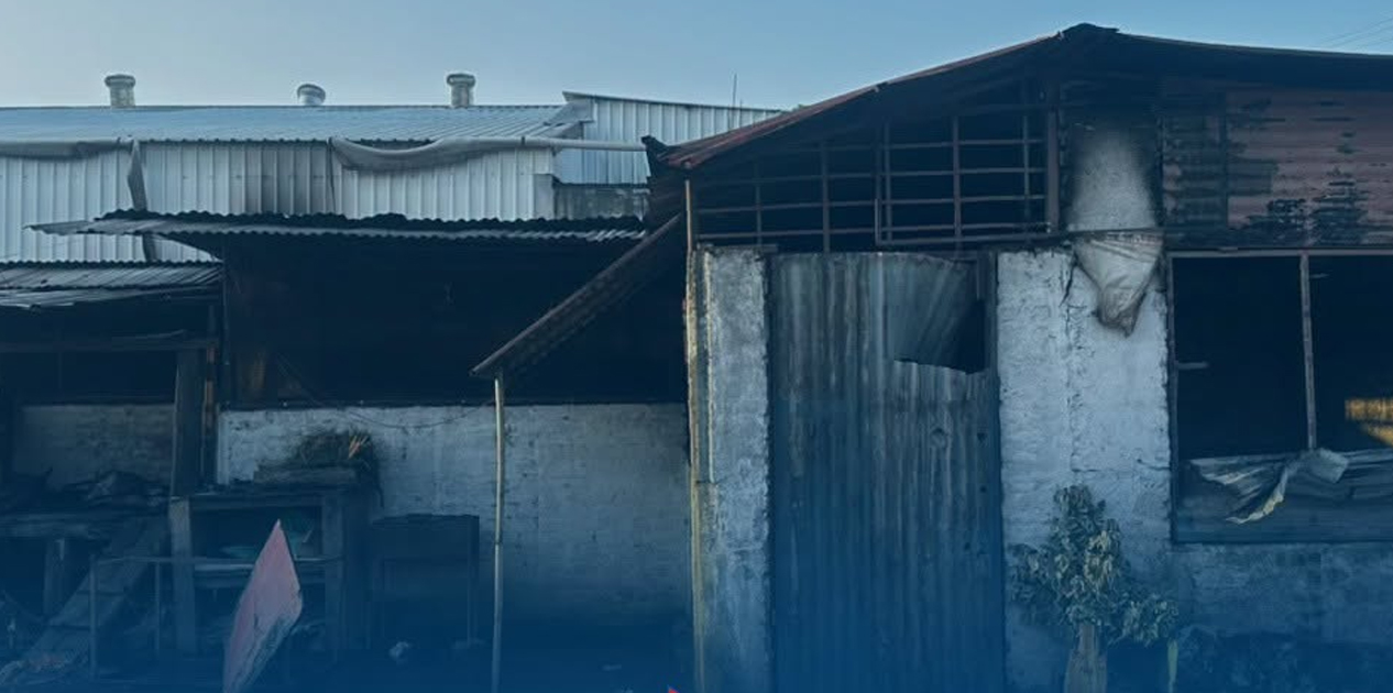 बिर्तामोडको बडी ग्यारेजमा आगलागी, एक जनाको जलेर मृत्यु