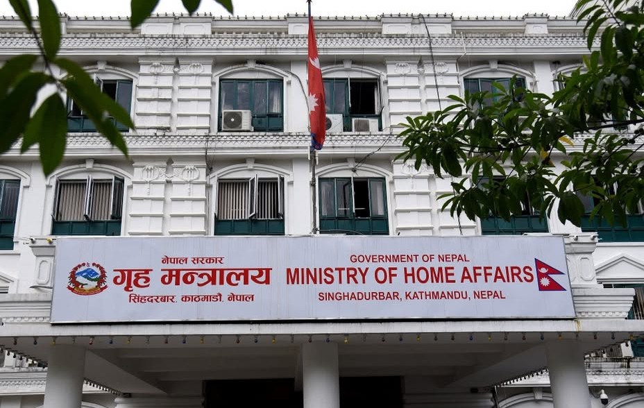 बिचौलियामाथि निगरानी बढाई कानुनबमोजिम कारबाही गर्न जिल्ला प्रशासन कार्यालयहरूलाई गृहको निर्देशन