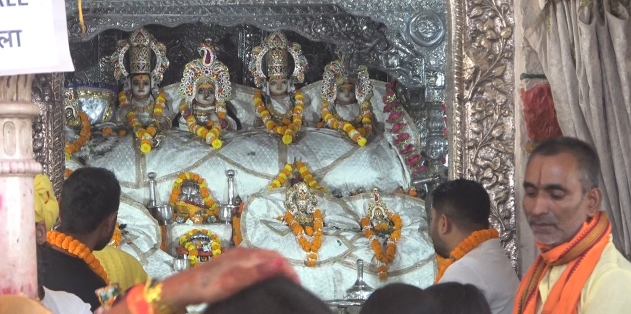 मिथिलामा कोजाग्रत पूर्णिमाको उल्लासः जानकी मन्दिरमा महोत्तरीको रतौलीबाट भित्र्याइयो १०८ भार पाहुर