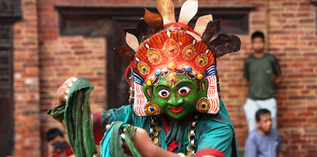 पाटन दरबार संग्रहालयको मूलचोकमा नवदुर्गा नाच प्रदर्शन