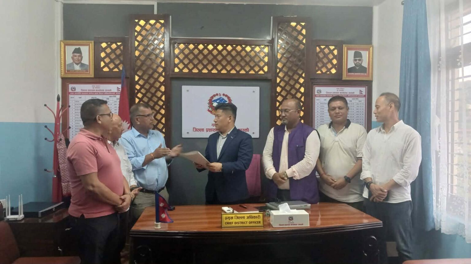 पोखराका रेष्टुरेन्ट व्यवसायी, रेवान पोखरा, पदाधिकारी र सदस्यको सहकार्यमा १२ लाख राहत कोषमा