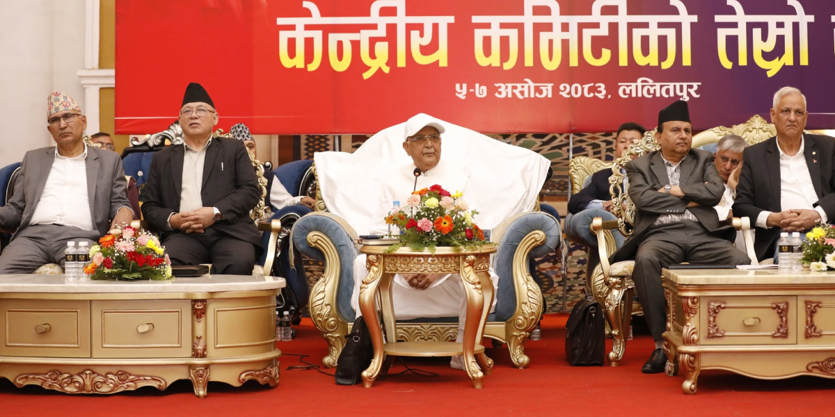 एमालेमा ट्विस्ट : ओली फेरि हाबी, किन लत्रिए पुनर्गठन पक्षधर ?
